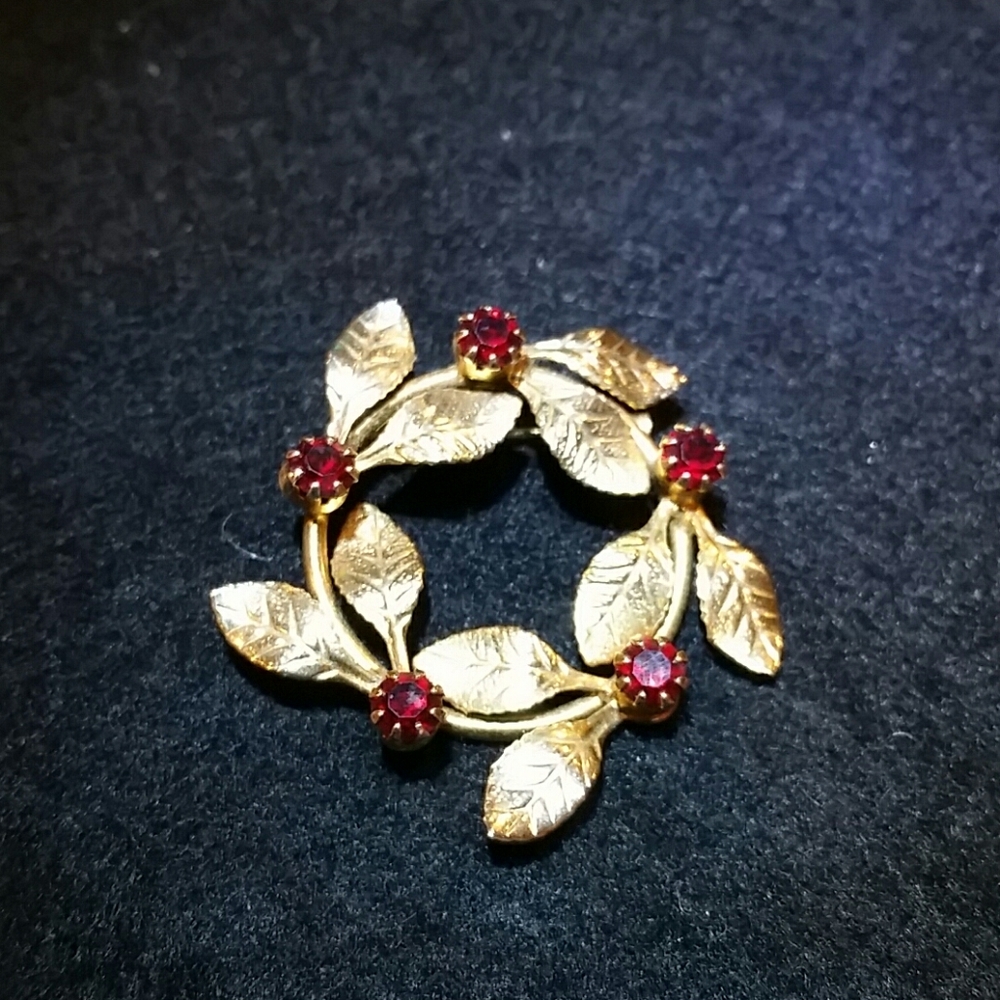 Leaf brooch